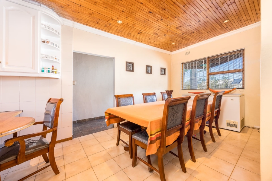 6 Bedroom Property for Sale in Vredekloof Western Cape